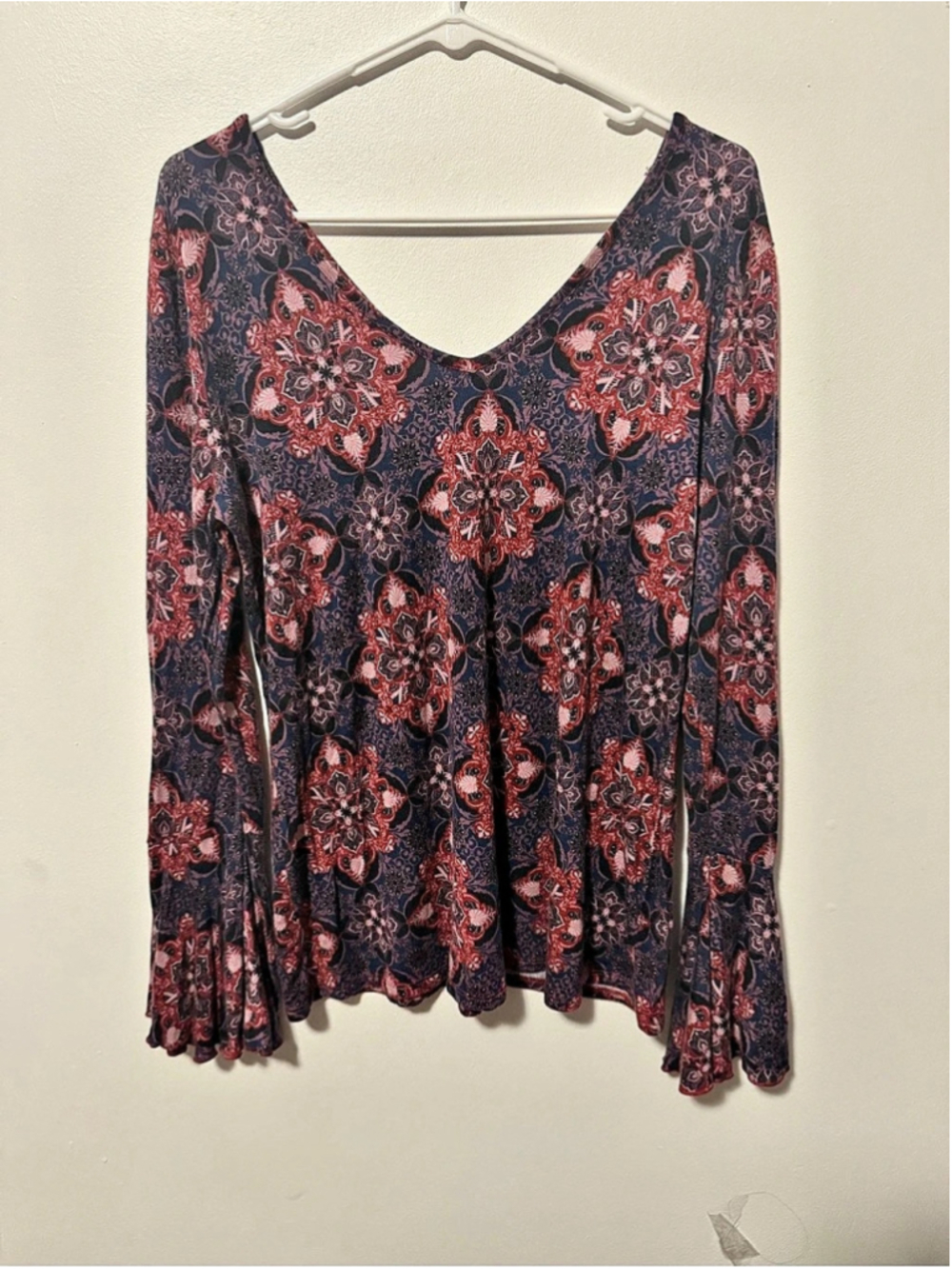 Trueself Floral Bell Sleeve Blouse in Blue & Red Size Large - Picture 2 of 5